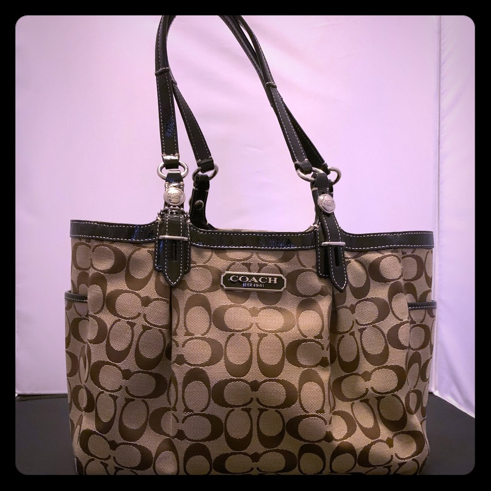 Coach💯 Authentic hand bag + gifts 🎁 🎁🎁